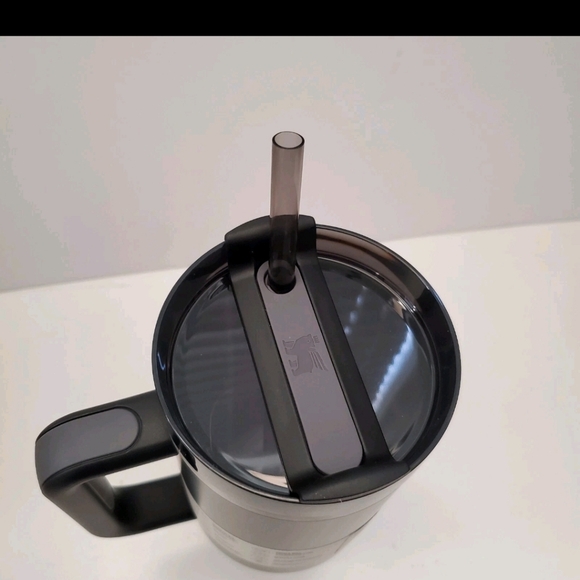 Stanley "BLACK GLOW" 40 oz Flowstate Quencher Tumbler w/ straw & handle. NEW - Picture 5 of 6